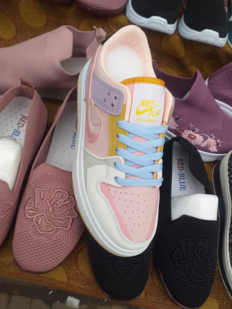 wangmarma5's tweet photo. A pink sneaker https://t.co/en0ivr4rz9