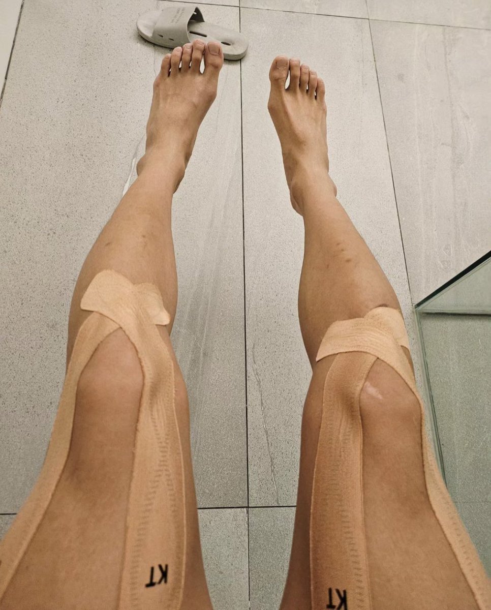 D0UBLECHASE's tweet image. as a gymnast this is very relatable #kneeproblems