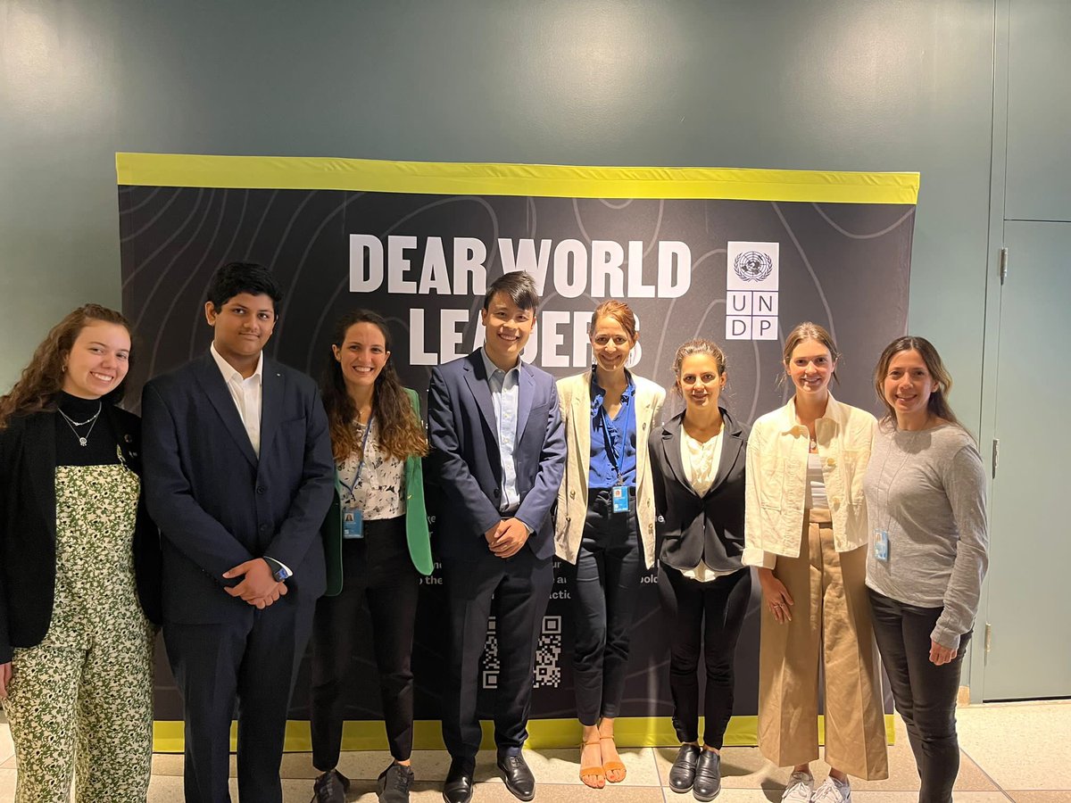 youngo_unfccc's tweet photo. Inspirational discussions at the #SDG Action Day Summit! 🌎 YOUNGO's bilateral meeting with @UNDP delved into COP collaboration, the Dear World Leaders initiative, and UNDP's support at LCOYs and RCOYs. 
A promising step towards a brighter, greener future! 💚🤝 

#SDGSummit #UNGA https://t.co/c1ceZJEP7z