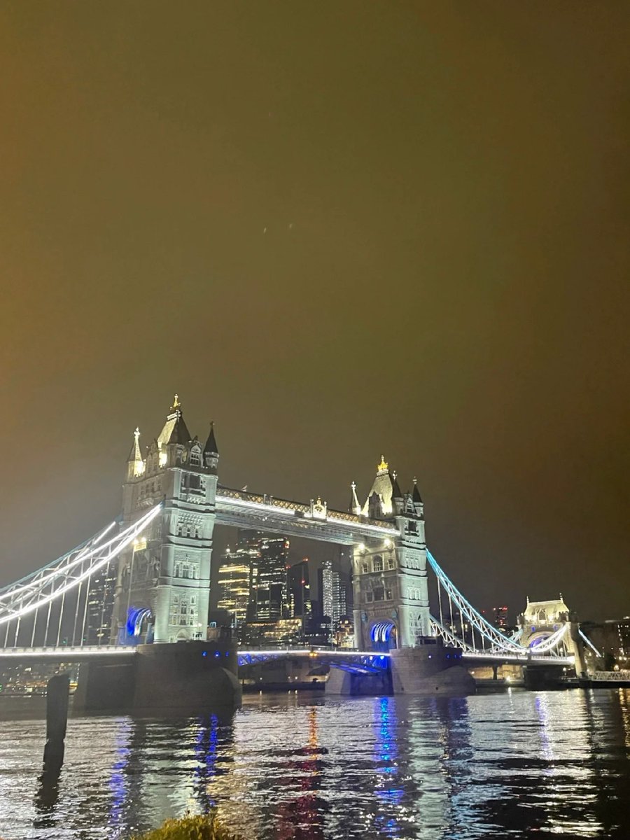 katiehardy89's tweet photo. We had dinner at a restaurant near Tower Bridge enjoying the night scenery. https://t.co/24ItV5UQGq