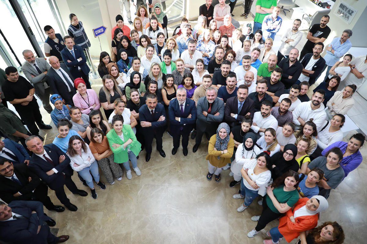 isikhanvedat's tweet photo. 7 gün/24 saat esasıyla çalışarak vatandaşlarımıza hizmet sunan, İletişim Merkezi ALO 170 personeliyle Zonguldak’ta bir araya geldik. 

10 ilde lokasyonu bulunan iletişim merkezimiz; Bakanlığımız, SGK ve İŞKUR tarafından sunulan hizmetlerle ilgili olarak bilgilendirme yapmakta ve çözüm üretmektedir.

Kurum personeli arkadaşlarımıza özverili çalışmaları için teşekkür ediyorum.