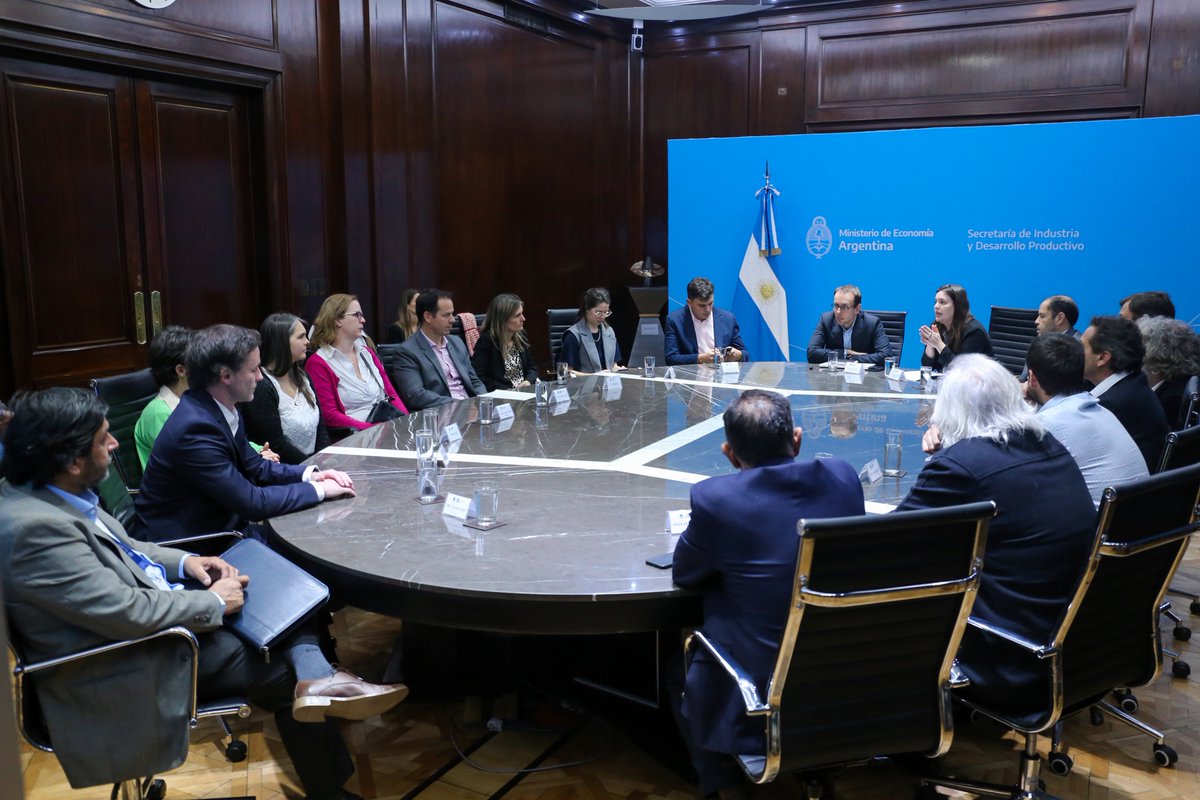 tomascanosa's tweet photo. El LUFE es una herramienta central y prioritaria para simplificar el acceso de las PyMEs al crédito. Desde @produccion_arg trabajamos para avanzar en el armado del Legajo que solicite la información que necesita la PyME para solicitar un crédito. https://t.co/LnntST5QEK