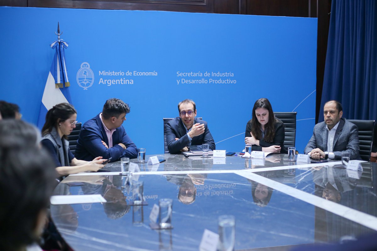 tomascanosa's tweet photo. El LUFE es una herramienta central y prioritaria para simplificar el acceso de las PyMEs al crédito. Desde @produccion_arg trabajamos para avanzar en el armado del Legajo que solicite la información que necesita la PyME para solicitar un crédito. https://t.co/LnntST5QEK