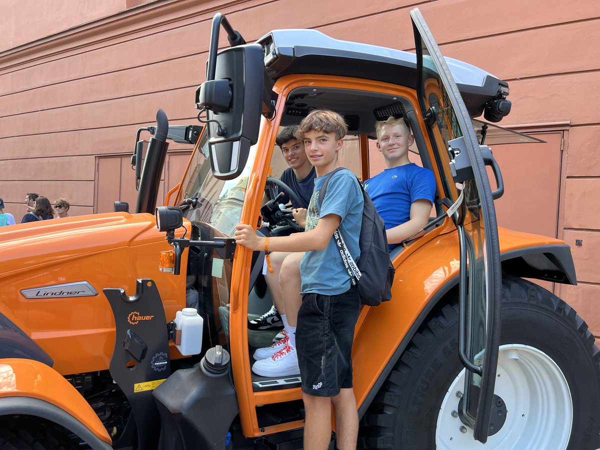 thebconf's tweet image. Goodbye Traktor. Du warst das optische Highlight der #BTC23 und 1000fach fotografiertes Motiv. Um wieviel besser hast Du mir gefallen als der Plastik-Bulle auf der #BitcoinMiami oder jener unsägliche #SkullOfSatoshi
Hope to see you again in Vienna at BTC24