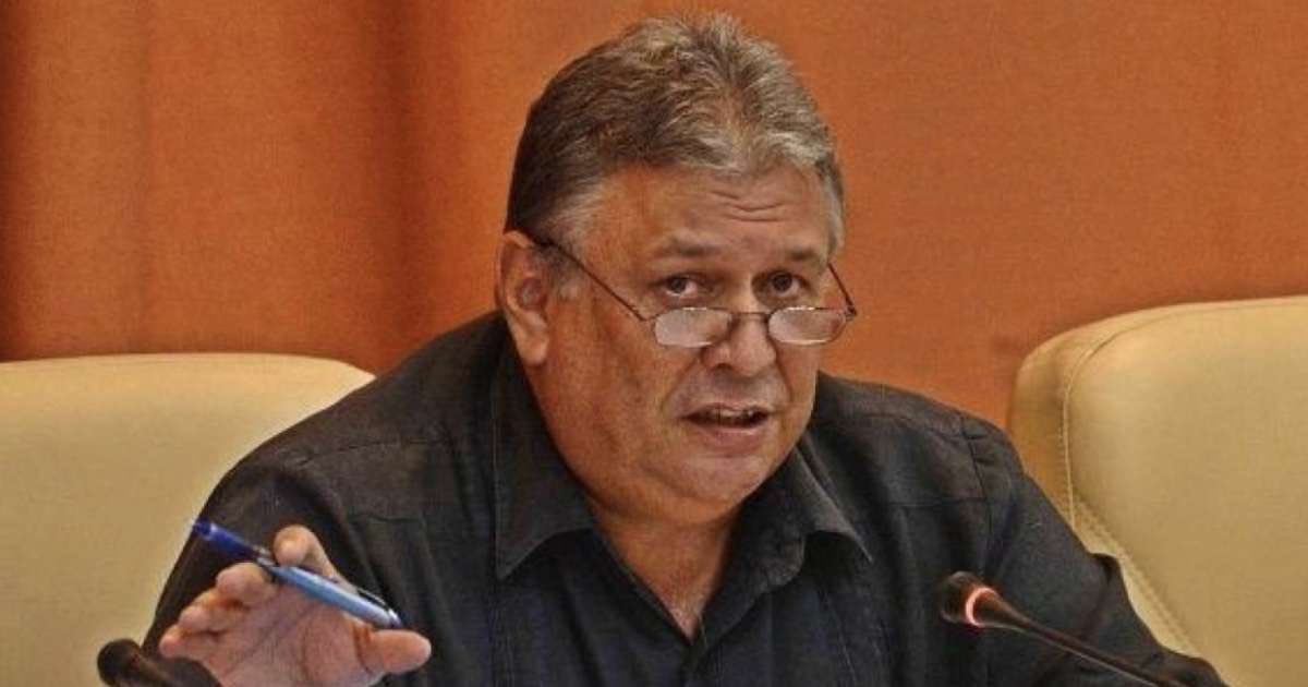 yosoyliborio's tweet photo. Ya han mandado a buscar a Marino Murillo para iniciar la “Tarea Ordenamiento Global.” No se preocupen, eso ya se probó en #CubaEstadoFallido y todo salió de maravilla. El Armagedón está cerca. 🥴
#RidiculecesComunista
#PuestoADedo #Payaso
#Cuba #PeorImposible https://t.co/7qqLTllEY9