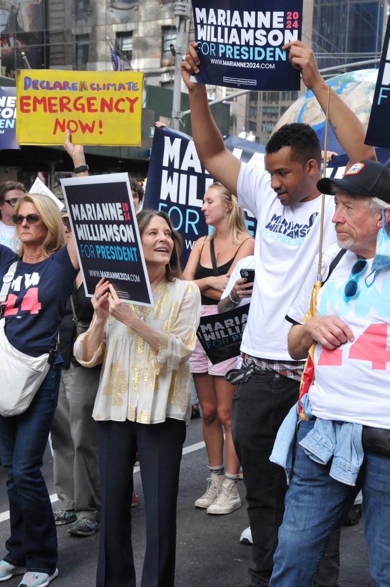 Marianne Williamson is the only one running in the primaries who has the balls to march side by side with climate protesters! We need a mother in the White House to protect our sacred mother Earth 🌎 #WillowProject  #Marianne2024 #EndFossilFuels #ClimateStrike #ClimateWeek