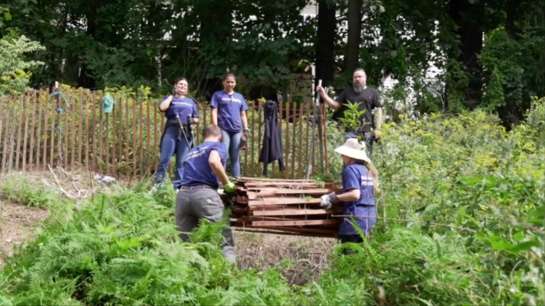 Thanks to the <a href="/UnitedWayofCM/">United Way CM</a> Day of Caring crew for an awesome project day, &amp; for the shout out in the project recap video! Worcester's last farm was graced by CFW Athletics &amp; Fitness &amp; <a href="/nationalgridMA/">National Grid MA</a> &amp; this community resource is vastly better for it!
youtube.com/watch?v=tg83sX…