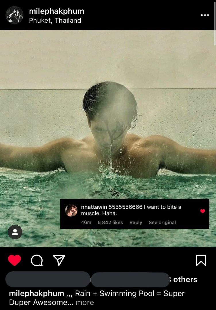 klanna_studio's tweet photo. If Apo is Mile for a day: "I will remove my shirt and show off my muscles!"

Apo = #1 Mile's muscle worshiper 😽

#MilePhakphum #Nnattawin
#MileApo #1yearSRICHANDwithMileApo https://t.co/AoNkAuZma6