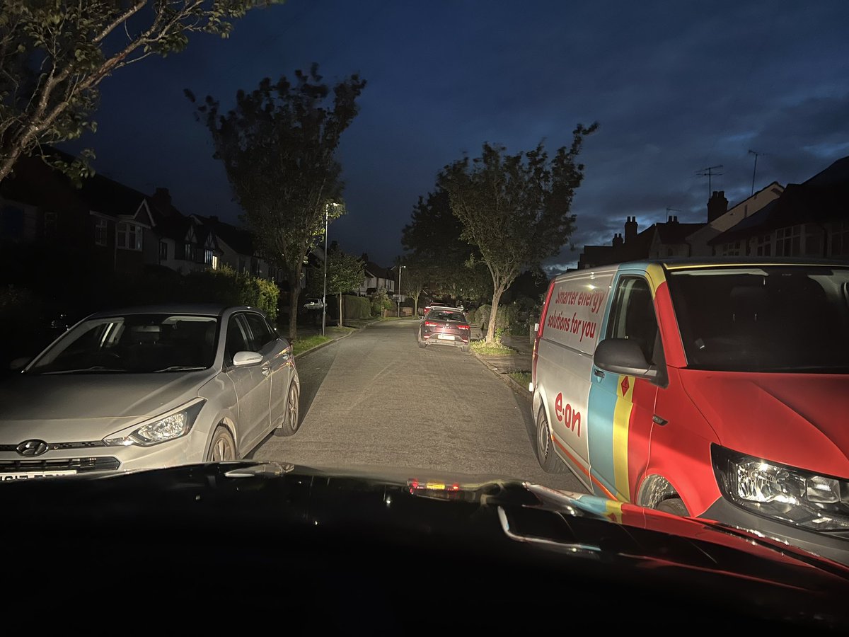 MarkRichards18's tweet photo. To the #eon van driver parked in Moorlands Avenue, Kenilworth, you’re a complete mindless idiot. There’s a retirement complex at the end of the road and no one can get through. Let’s hope no one needs an ambulance… https://t.co/XaTfvbuueW