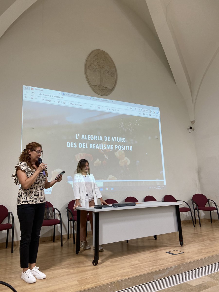 eAbelFerrater's tweet photo. 1a xerrada dedicada al personal docent dels centres educatius de #laselvadelcamp  a càrrec de @majosevn Gràcies @AjSelvadelCamp  per fer-ho possible. https://t.co/BsefaR2dQk