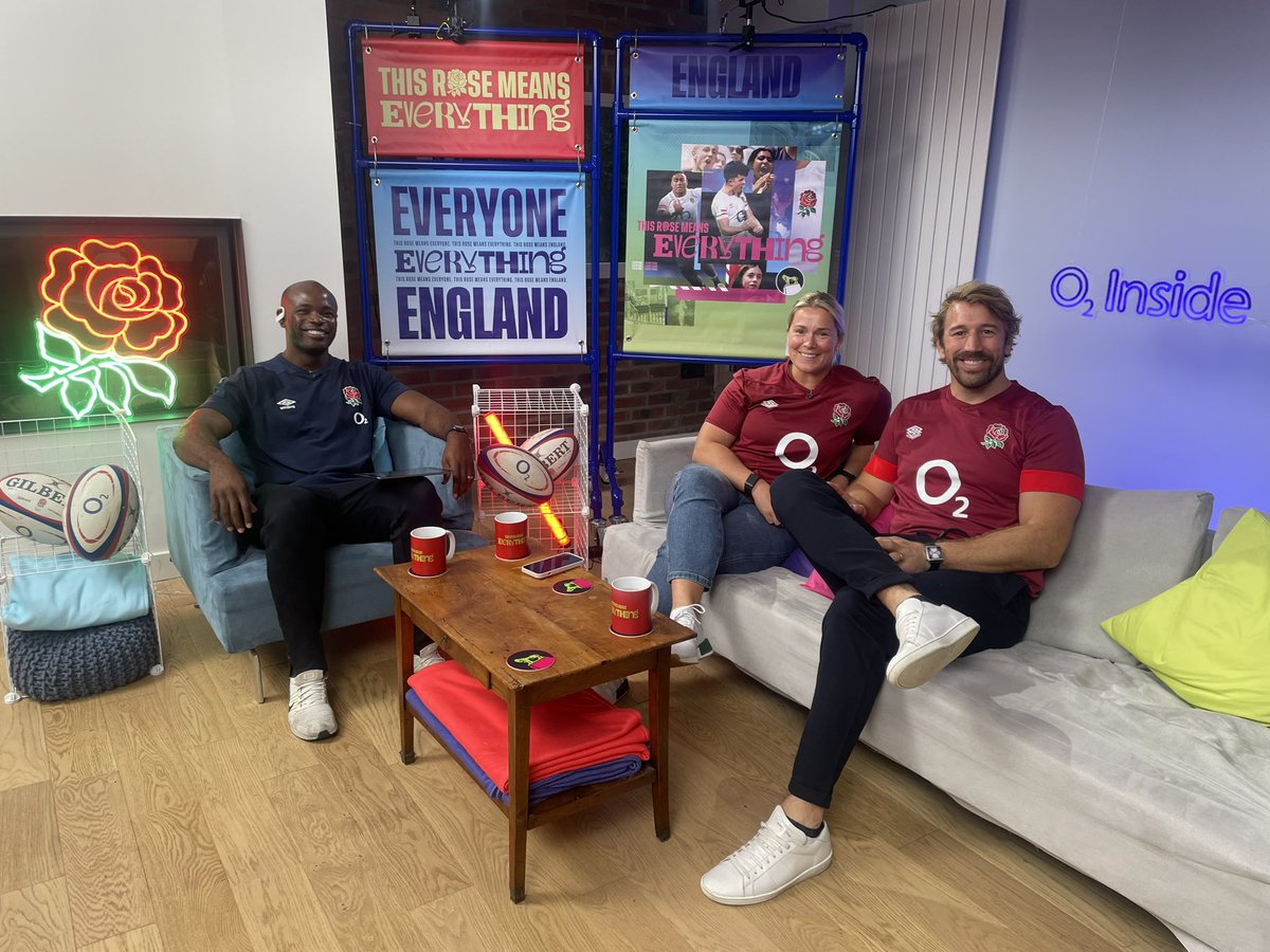 ChrisRobshaw's tweet photo. Quick trip to join the O2 inside line team on the sofa ๐น
Good thing I practiced #back2front https://t.co/yjou6WFZbC
