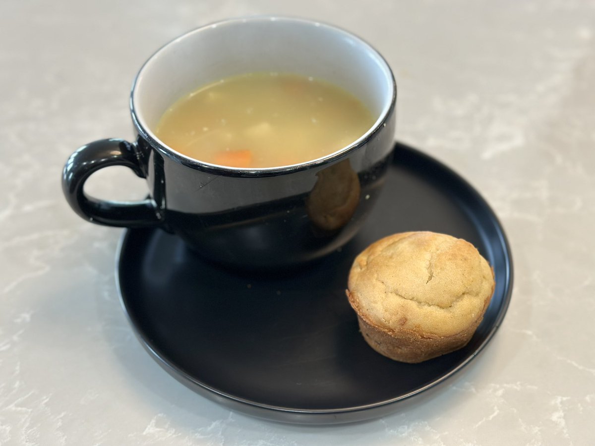 CharleneGroome's tweet photo. I made apple muffins from the apples on my tree. Recipe on my website.
#homemade #glutenfree #dairyfree #applemuffin #tuesdayvibe 

https://t.co/bwbk0pWS12 https://t.co/nNkzwlL7y7