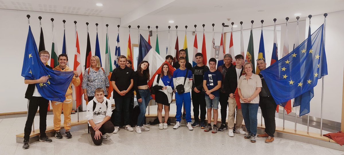 Les élèves découvrent le travail du parlement européen. Ils assistent à leur 1ère séance. #Europe #engagement <a href="/acbesancon/">Académie de Besançon</a> <a href="/lhgbesancon/">Lettres histoire géographie académie de Besançon</a> <a href="/FiletPierre/">Pierre Filet</a> <a href="/CatherineDella3/">Catherine Della-Nave</a> <a href="/DuchanoisG/">DUCHANOIS Gwladys</a>