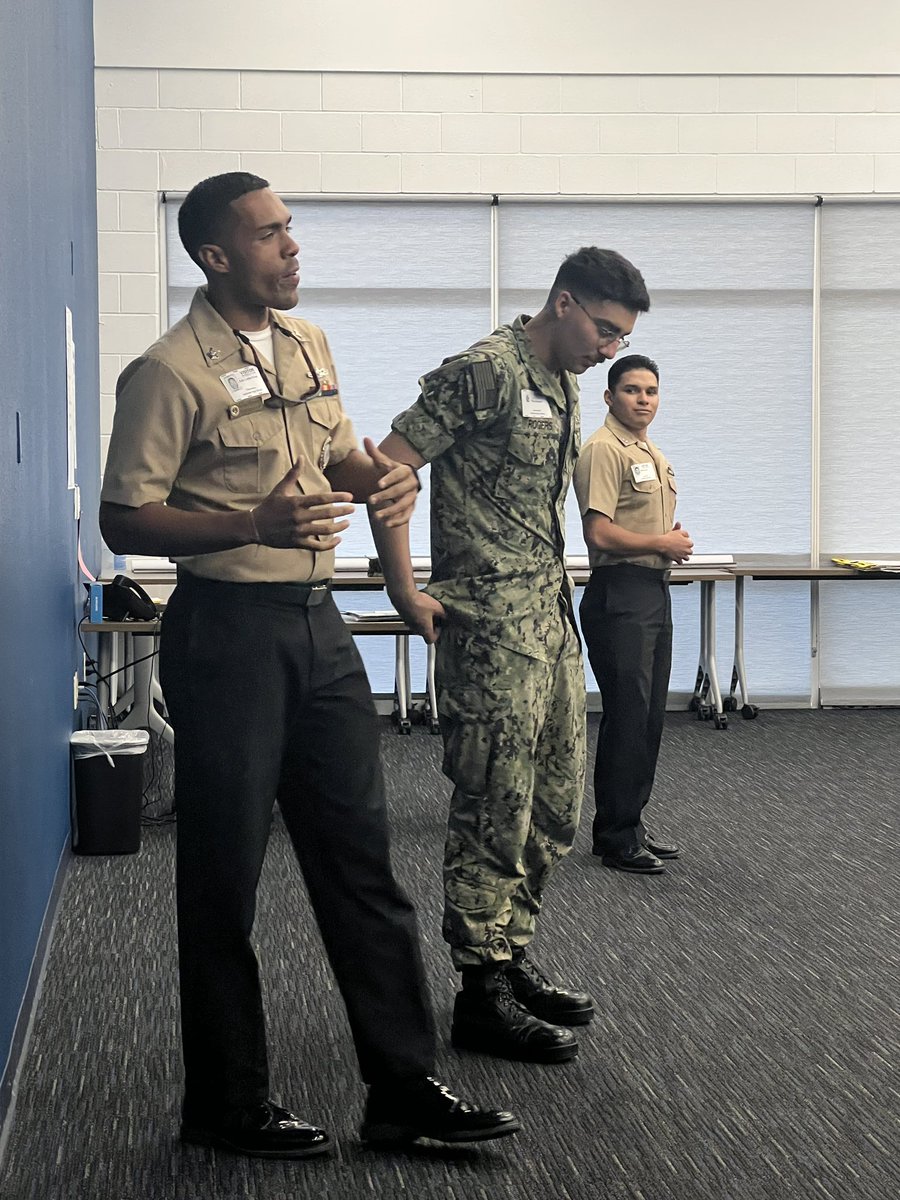 Edlin’s Lit-IHS Senior Class Sponsor tweet media