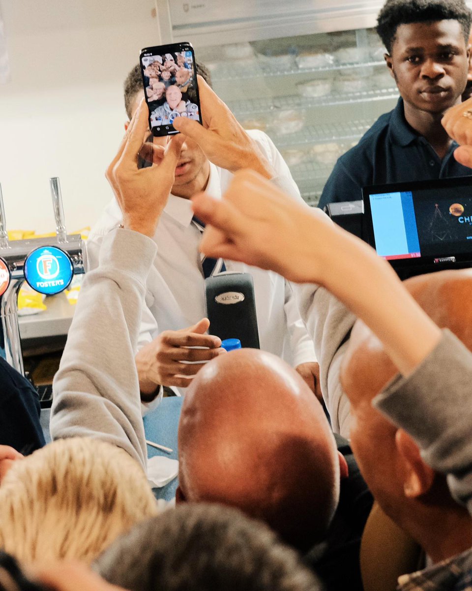 BCFC's tweet image. Chairman of the Board, Tom Wagner, gets the rounds in at half-time for the travelling Bluenoses! 😁

#PNEBIR