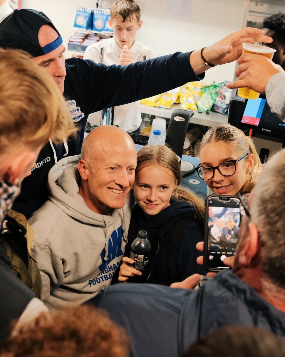 BCFC's tweet image. Chairman of the Board, Tom Wagner, gets the rounds in at half-time for the travelling Bluenoses! 😁

#PNEBIR