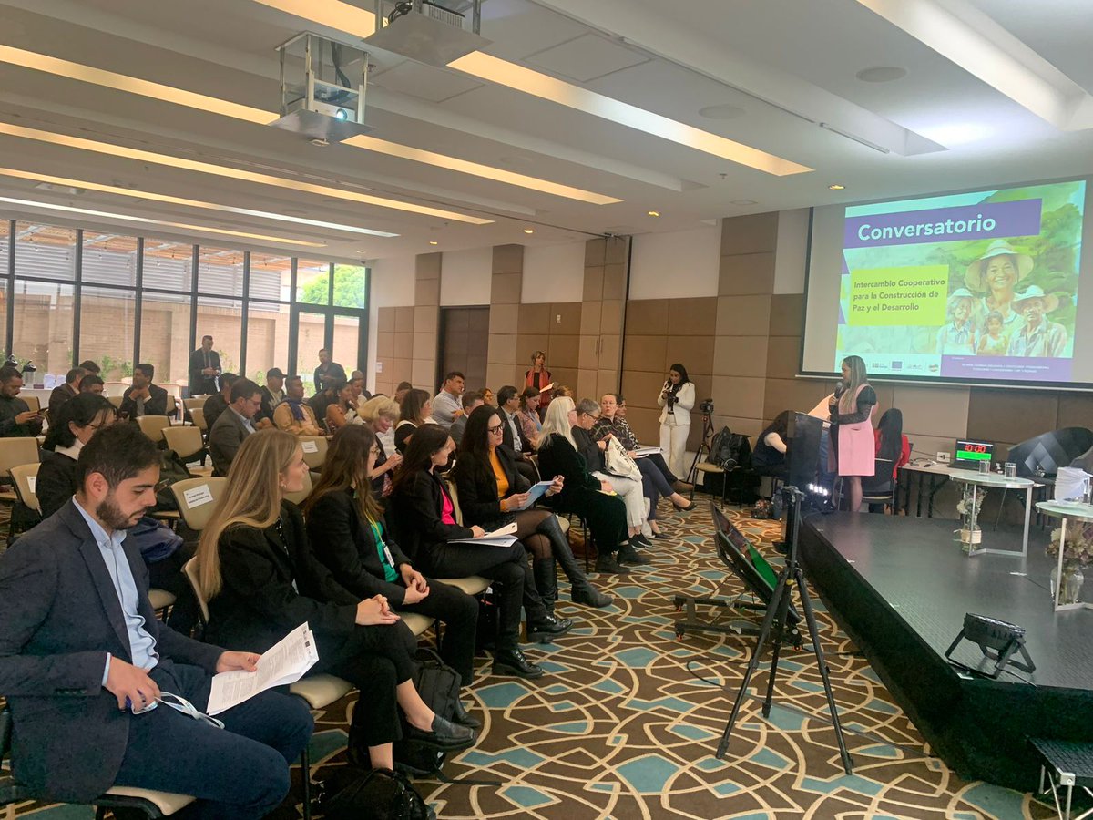 2020CINCOP's tweet photo. #Aestahora 🟠🟢 Nos encontramos en el Conversatorio "Intercambio cooperativo para la construcción de paz y el desarrollo" un espacio para conocer las experiencias cooperativas de Suecia y Colombia. https://t.co/G62uFewYIA