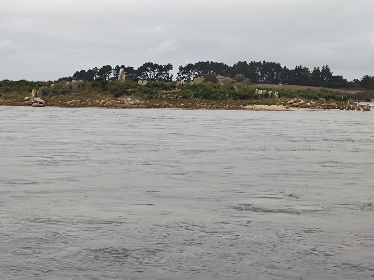 Exploring around Morbihan Bay Neolithic sites today in Brittany. Some massive collapsed menhirs at Lochmariaquer and rock art at Gavrinis cairn. All change since built by the rising sea level - see the circular stone enclosure on Er Lanic now half in the sea