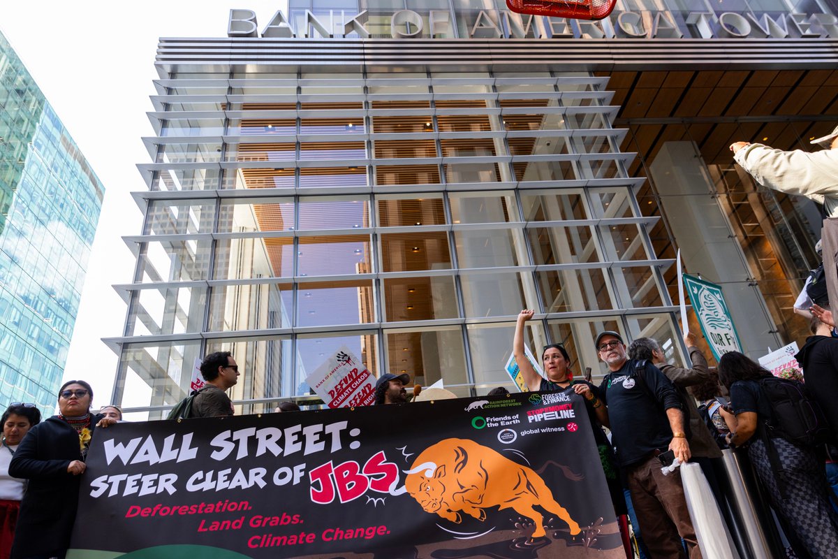 moniquemikhail's tweet photo. @foe_us is in New York today with @RAN to call out @BankofAmerica for financing climate-destroying Big Meat corp @JBS_oficial. If US Banks are serious about reducing GHG emissions, they must steer clear of JBS and not support its listing on the @NYSE. https://t.co/5BAN8EoZ1D