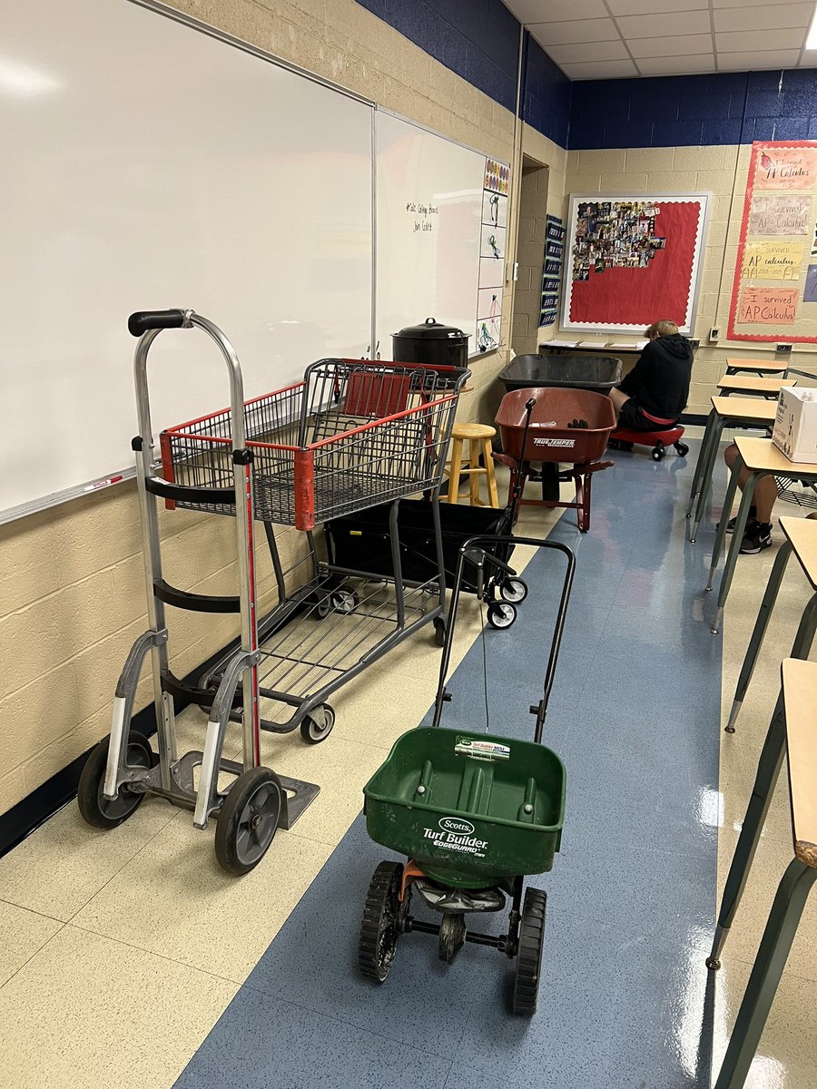 pphsstuco's tweet photo. 🧰 Anything but a Backpack 🧺 did not disappoint!
Class Colors tomorrow! (Sr: black, Jr: white, So: Lt. pink, Fr: Blue) @PPHSfans see everyone tomorrow! #hoco2023 #pphshoco https://t.co/xK8z5Sropt