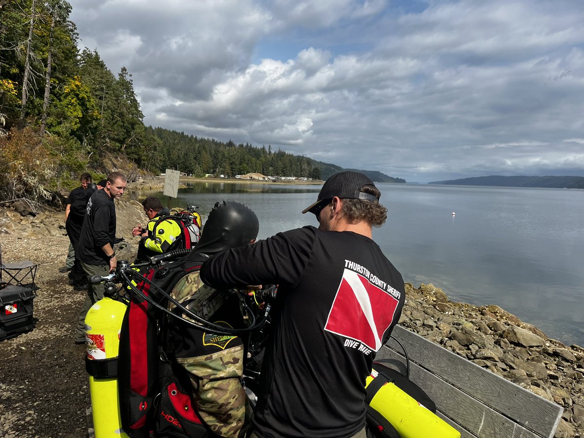 LaceyFireDist3's tweet photo. LFD3 dive team members training today with @ThurstonSheriff dive team members in Hoodsport. “Teamwork is what sustains us. Nothing important is accomplished alone and no one succeeds in isolation.” That’s the way we do “it” here and it’s the #LFD3Way https://t.co/hJZqe5Hbk3