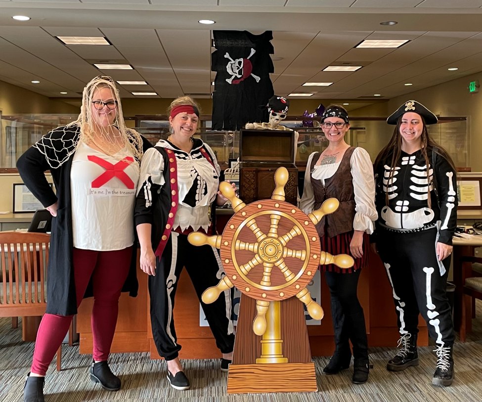 WhiteRiverCU's tweet photo. Swing by the CU today to lay yer eyes on our fine scallywags decked out in their finest pirate attire, me mateys. ⚓

#TalkLikeAPirateDay #Enumclaw #Community #ItsMoreInterestingHere https://t.co/Yad3hQvd06