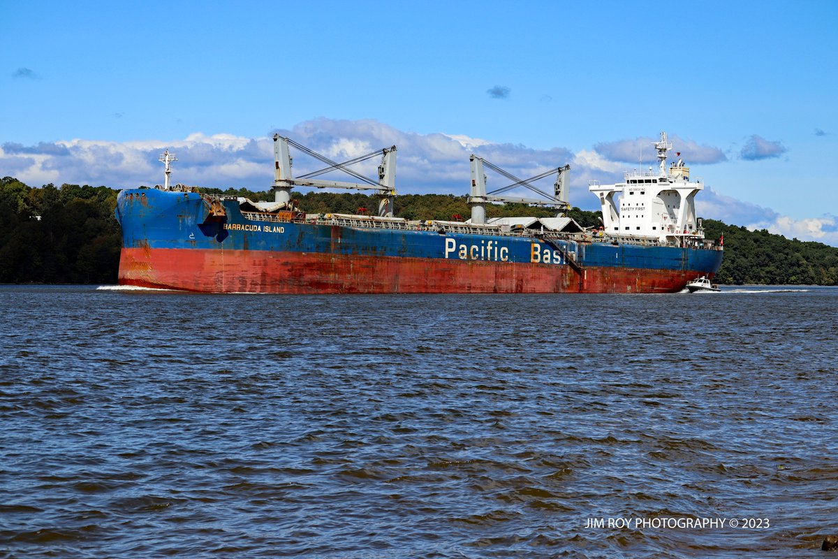 A Hudson River Pilot takes over every ship that comes up the Hudson. Jim Roy sent these pics of the pilot making his way onto the ship. The is moving about 7 knots while he's climbing. You can see how dangerous it can be in certain conditions. #hudsonriver