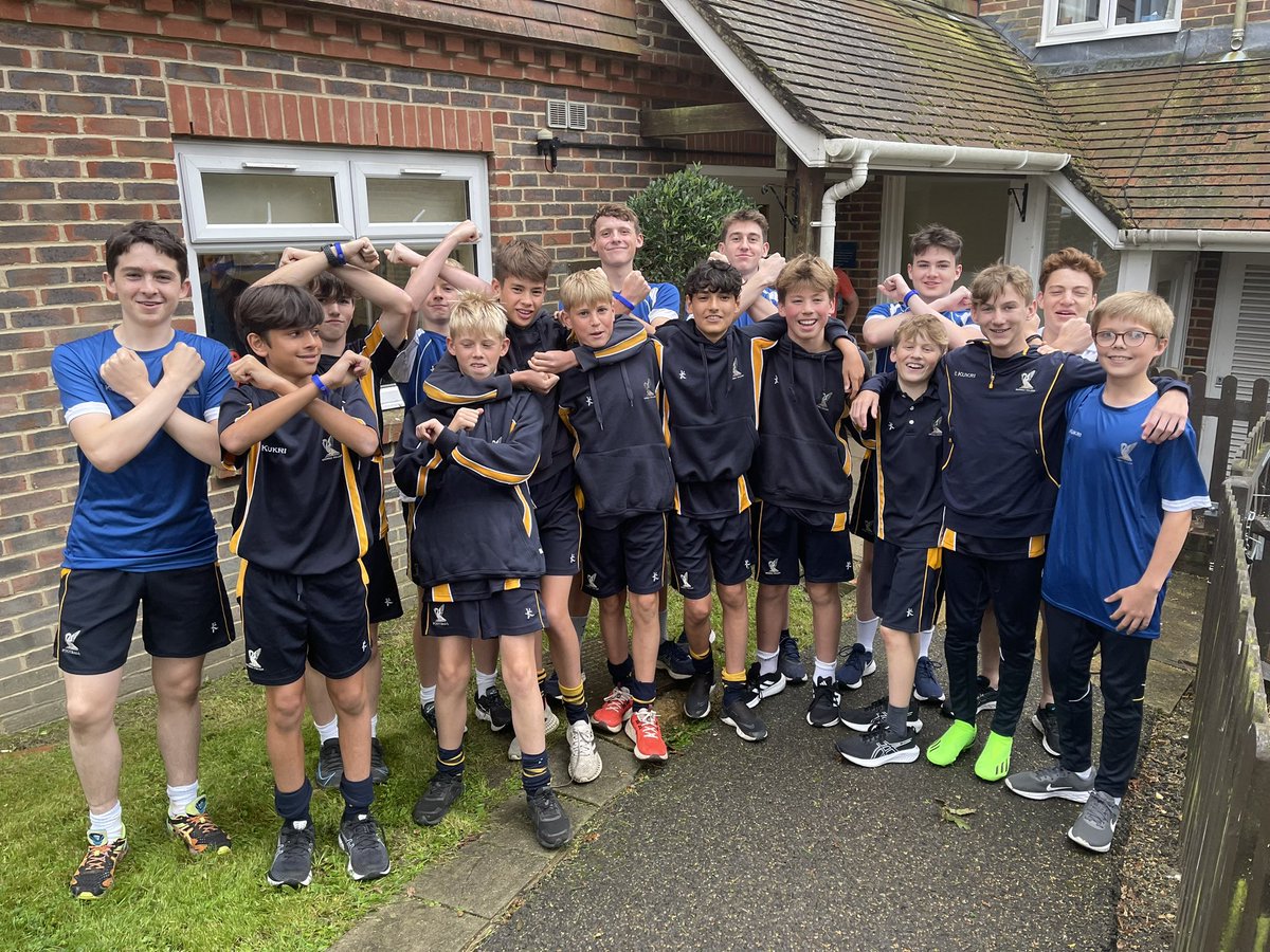 Great to get the new Shell out for their first practice Steepo run aided by the LVI with donuts 🍩 at the end! #crossearmy 💙 🤍 <a href="/ArdinglyCollege/">Ardingly College</a>
