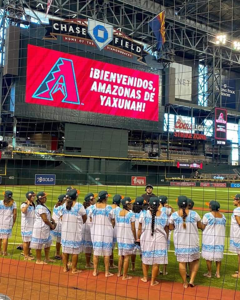 TRC_Television's tweet photo. Las Amazonas de Yaxunah siguen triunfando en el mundo del deporte. 👏 En esta ocasión fueron invitadas al estadio Chase Field de Arizona para jugar un partido amistoso y lanzar hoy la primera bola entre Giants y Diamondbacks ⚾ https://t.co/TwWIgyrBL9
