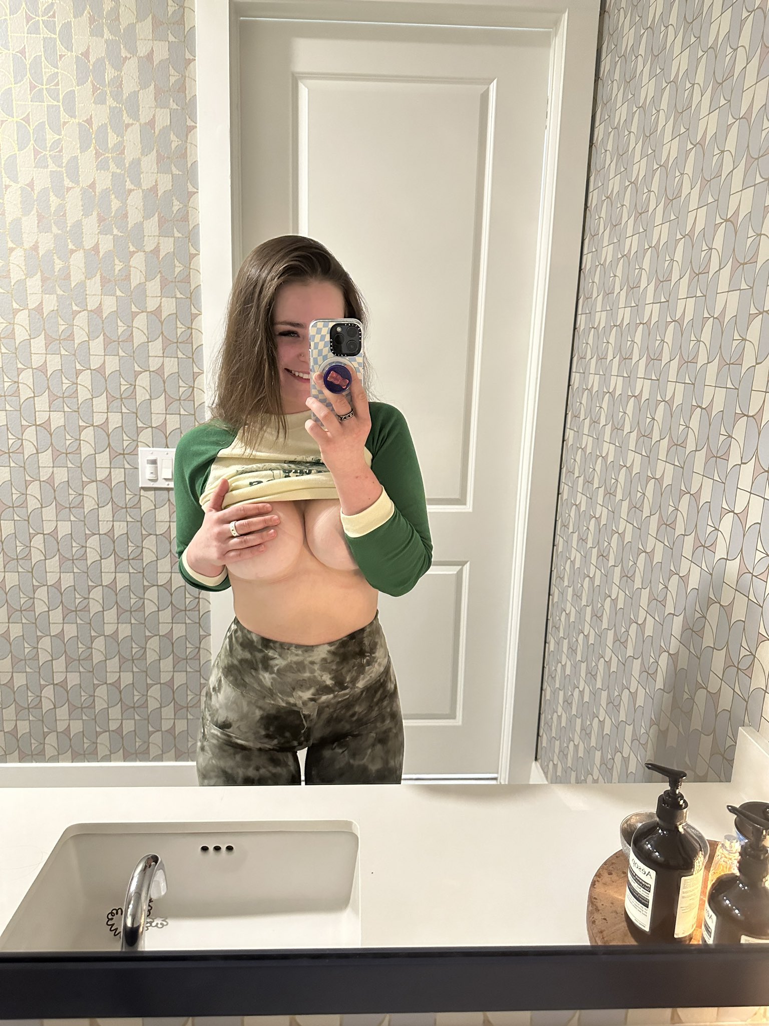 Getting my lashes done again https://t.co/l28WzVyztu