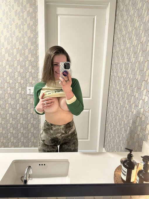 Kayla 💕 - Getting my lashes done again https://t.co/l28WzVyztu