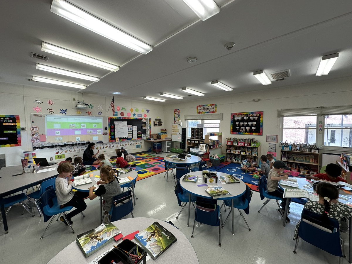 CaitlinRadice's tweet photo. Math workshop today brought tears to my eyes today! A wonderful math workshop thanks to the wonderful @MuzySTEM ❤️ https://t.co/PNl11SN4GR