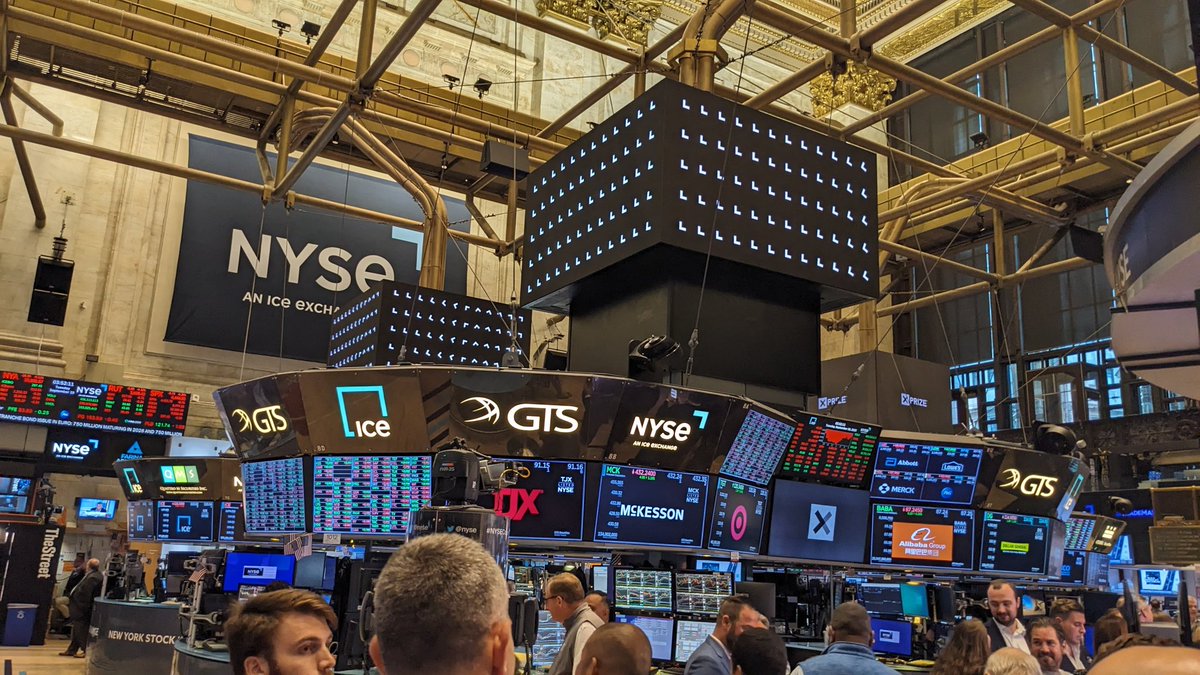 DH_PlantVillage's tweet image. At @NYSE for @xprize closing of the bell with @AnoushehAnsari having the honor. For #ClimateWeek2023 with @kateott44