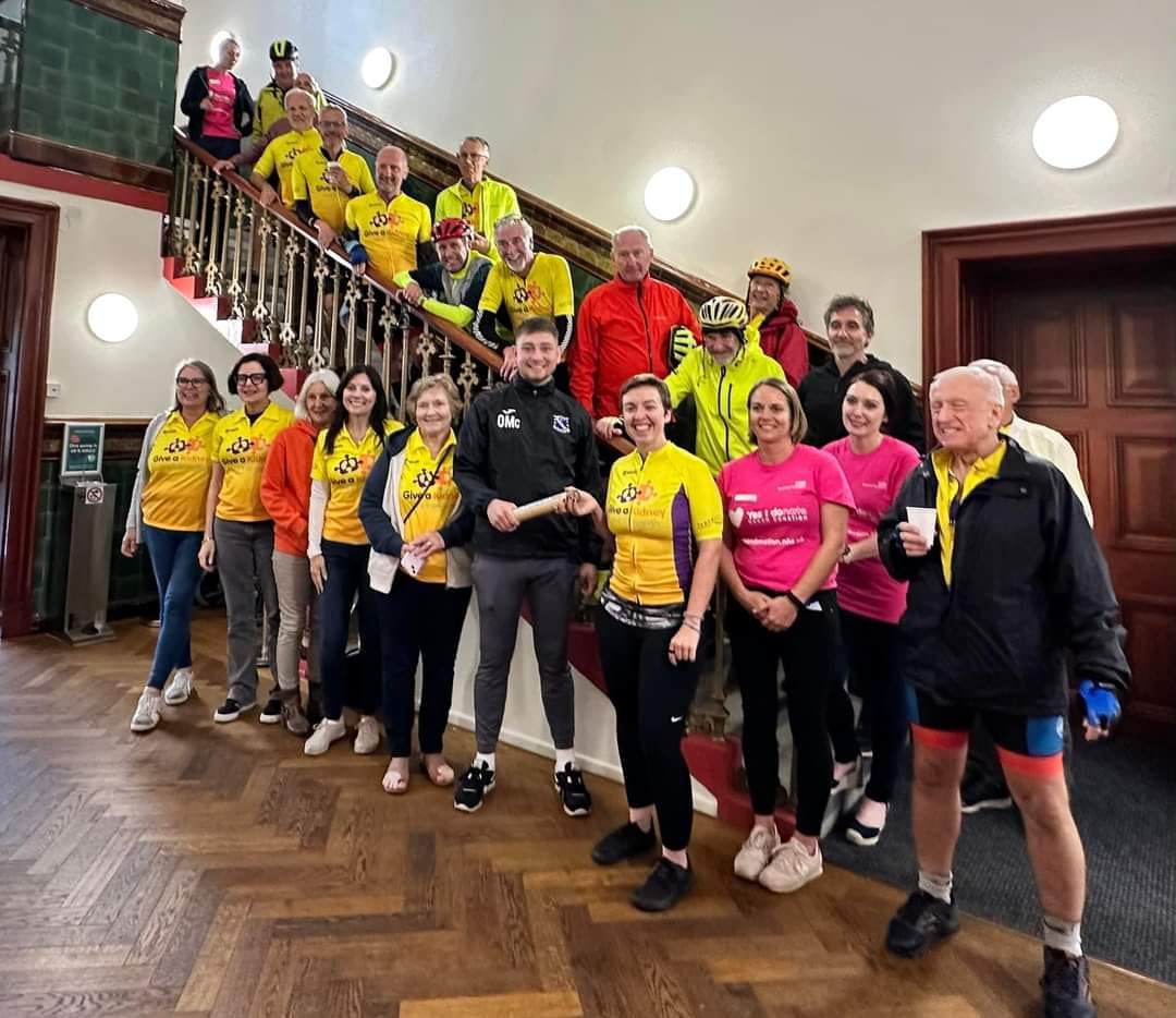 We welcomed the Transplant Tour cyclists today @thackraymuseum the team are doing a 500 mile ride from Edinburgh to Oxford to raise awareness of #livingdonation & funds for @Giveakidney. The baton was passed to Ollie today, who received a kidney from his dad 6 months ago! 💚