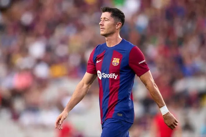 _DeJonginho's tweet photo. Le Barça possède donc actuellement : 

🧤 Le meilleur gardien au monde 

🛑 Le meilleur défenseur au monde 

🎯 Le meilleur milieu au monde 

⚽️ Le meilleur attaquant au monde 

En route vers le triplé, montez dans le train 🚂🚂🚂

#UCL #BarcaAntwerp https://t.co/mfA2CArkGl