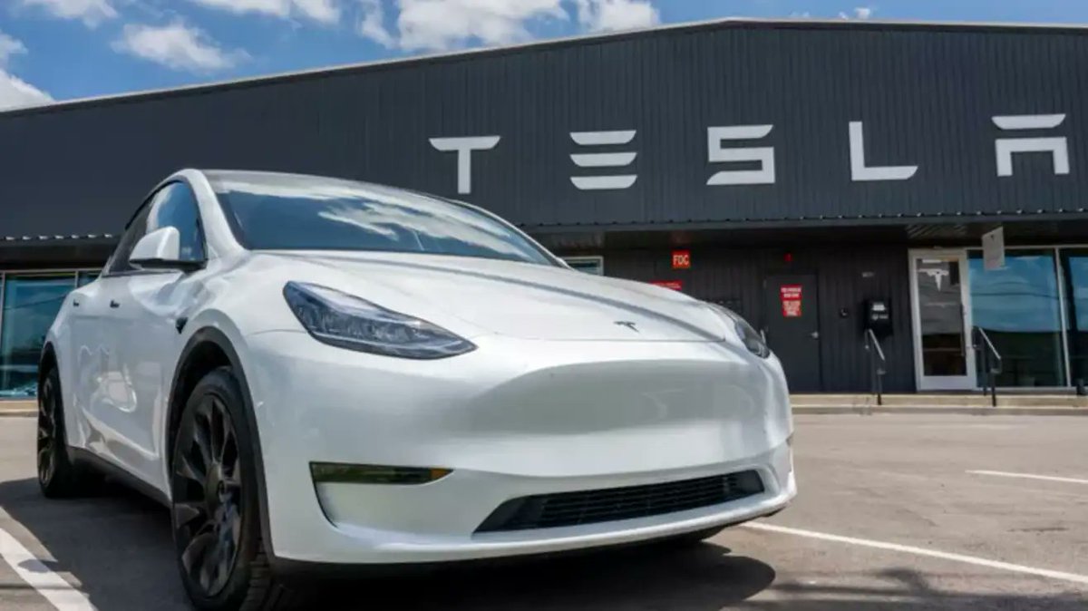 herbertong's tweet photo. New report reconfirms Tesla buyers are remarkably loyal to the brand

"It may come as no surprise to you that Tesla buyers are incredibly loyal to the brand. An impressive 72.8 percent of Model 3 buyers, for instance, are buying another Tesla after or in addition to their Model 3. That’s a higher percentage of brand retention than pretty much any other brand on the market."

“Tesla is very successful at migrating customers from a Model 3 to a Model Y, which contributes to high loyalty rates,” said Kent Chiu, associate director of consulting services at S&P Global Mobility. “Tesla has taken advantage of the industry’s shift toward CUVs. By putting the Model 3 to market first, followed by the Model Y shortly after, it gave customers a path to migrate through the portfolio.”