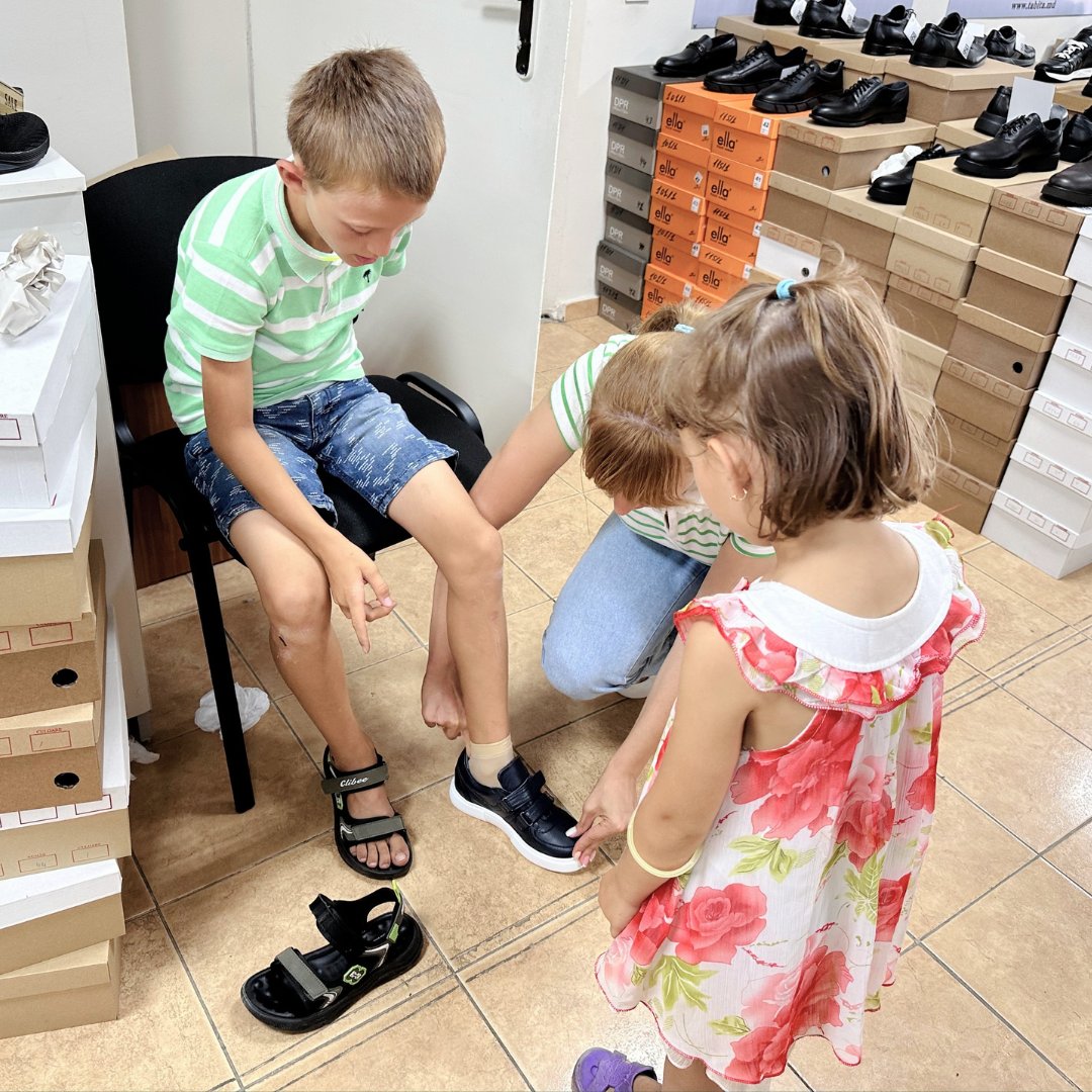 RoadsofHope's tweet photo. Your regular, monthly support enabled us to buy school shoes for many orphans who had outgrown theirs from last year. Thank you for giving!

#roadsofhope #orphans #orphancare https://t.co/4SHdKCEp1o