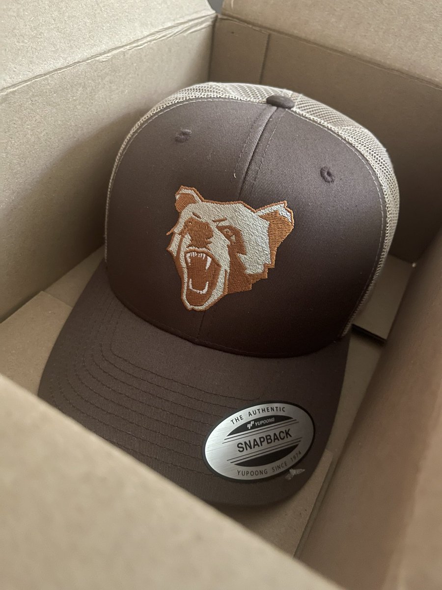 juancmejia1983's tweet photo. Am so happy !!! My hat made it to Medellin Colombia ๐จ๐ด @bearandbullnft and special shout-out to @bilmacguitars for making it happen!! #BBNFT #YUGE @cryptoequip #FreeCryptoEquip https://t.co/NEsrhWEPRN