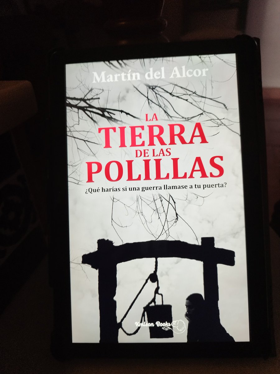 La primera #LaTierraDeLasPolillas de @MartinDelAlcor
Una novela que te lleva a la peor época que ha soportado España. Con una historia contada de forma sencilla y con mucho sentimiento, hace que sientas la angustia de los protagonistas y te preguntes cómo habrías actuado tú.