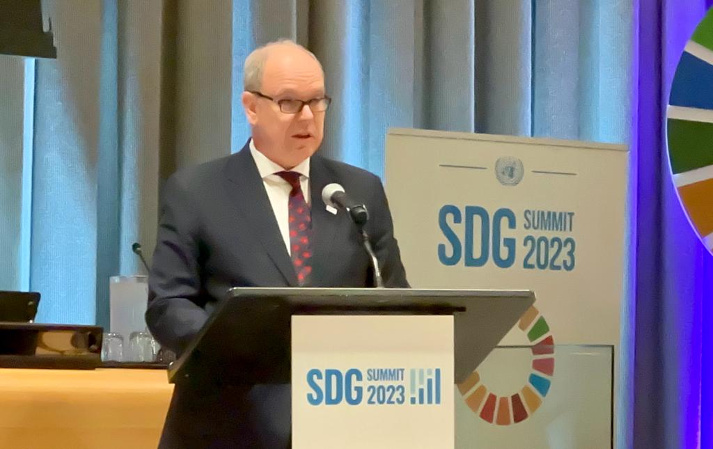 Monaco_ONU's tweet photo. #SommetODD Dialogue5 #unité #Solidarité, SAS le Prince Albert II : « nous ne laisserons personne de côté et sommes déterminés à poursuivre notre soutien » #programme2030 #ObjectifsMondiaux #ODD #SDGs
@TheGlobalGoals @SDG2030 https://t.co/Ngpw08uS7T