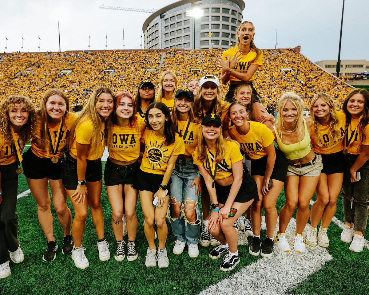 IowaXC_TF's tweet photo. 2023 PCA academic honorees! 

🏅📚🤩 

#Hawkeyes https://t.co/6ZlGE2UeJD