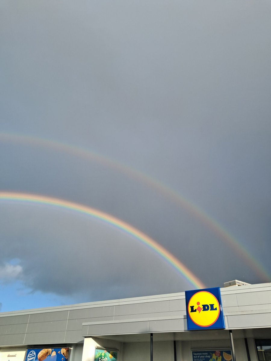 jonnyofthebrow's tweet photo. @LidlGB followed this to the bakery aisle https://t.co/QDN3a4fYsP