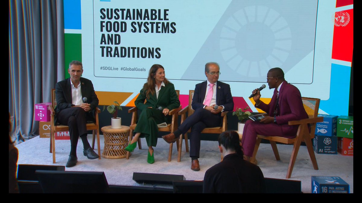 🛒🍽️ Insights from #SDGLive on sustainable #FoodSystems and traditions. 

🗣️ Takeaway: Buying and producing food is a shared responsibility. 🤝 Let's be mindful consumers, support responsible producers, and hold governments accountable.

Watch here👇media.un.org/en/asset/k1l/k…
#UNGA