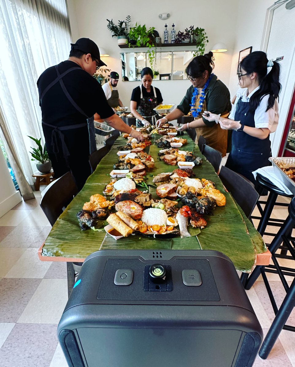 lookielookie3D's tweet image. Embracing the calm before the storm, as this table transforms into a culinary wonderland. Ready for a feast of epic proportions! 🤌🏻🔥 #Kamayan #FeastModeOn #CalmBeforeTheStorm #3D #3DVR