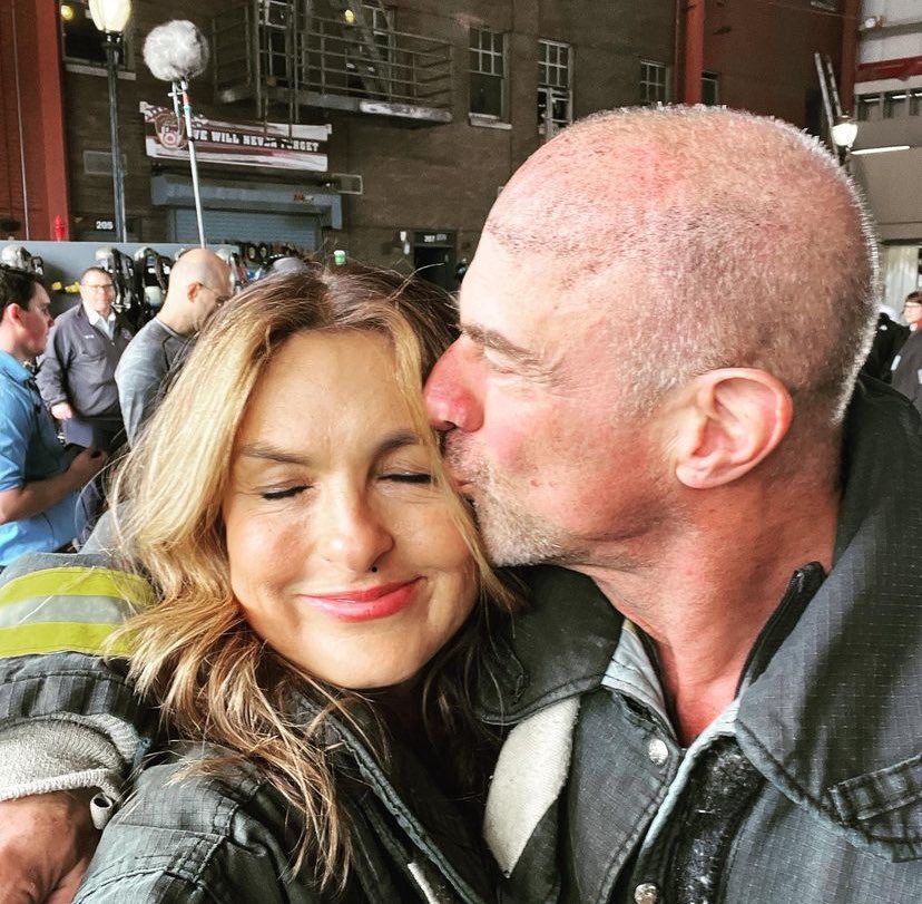 thebestofeo's tweet photo. How it started 🤝 how it’s going #24YearsofSVU #24YearsofEO 

#SVU https://t.co/hLcUfJSCca
