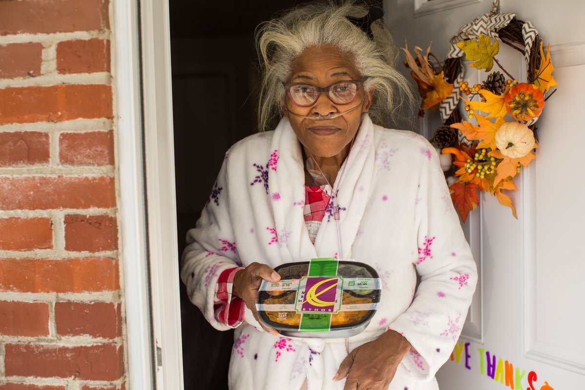 MOWCalifornia's tweet photo. Many live alone &amp; struggle to access the food they need. Our member agencies are dedicated to ensure seniors have the food to stay nourished &amp; healthy. Each delivery has the added value of a social interaction for those who are isolated or homebound. #MOWCAdelivers #MoreThanAMeal https://t.co/9La0q6Rcun