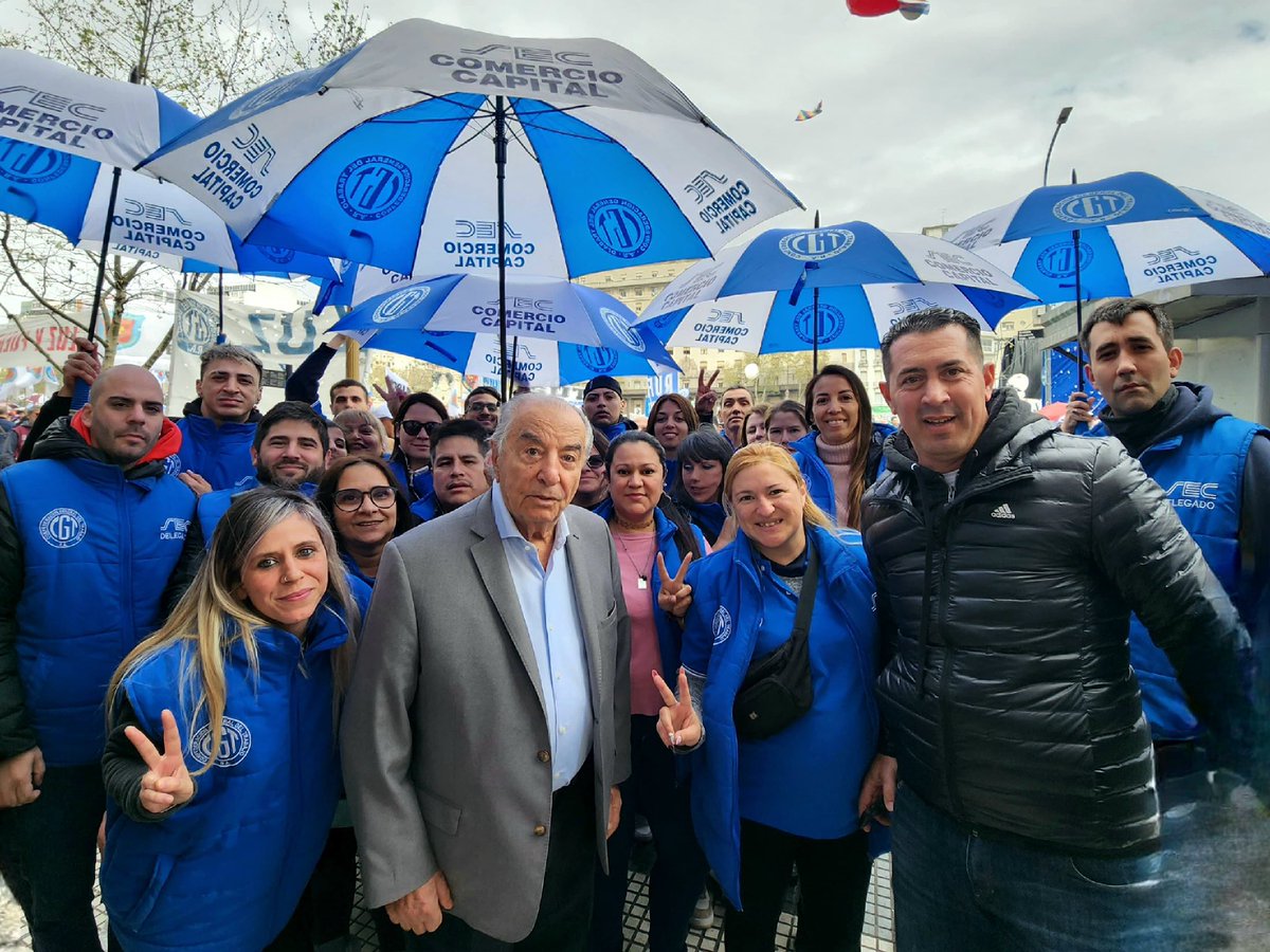 Hoy junto a nuestro Secretario General <a href="/Cavalieri_SEC/">Armando Cavalieri</a> , la  FAECYS y el SEC Capital marchamos al congreso a presenciar el debate por la modificación del Impuesto a las Ganancias, un proyecto que beneficia a 800 mil trabajadores y jubilados de la Argentina.
#ComercioPresente