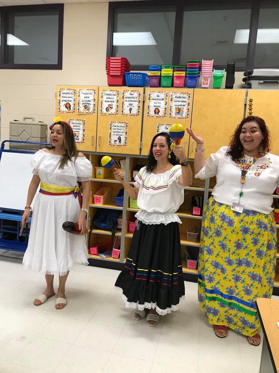 ProfaNormaLopez's tweet photo. Yesterday we had a great time presenting the National Hispanic Heritage Month to parents and students of #AngierElementarySchool. We’re so excited to share with our community our heritage and traditions! @HarnettCoSchool #UnitingOurWorld @ParticipateLrng https://t.co/x0gPKXkQfN