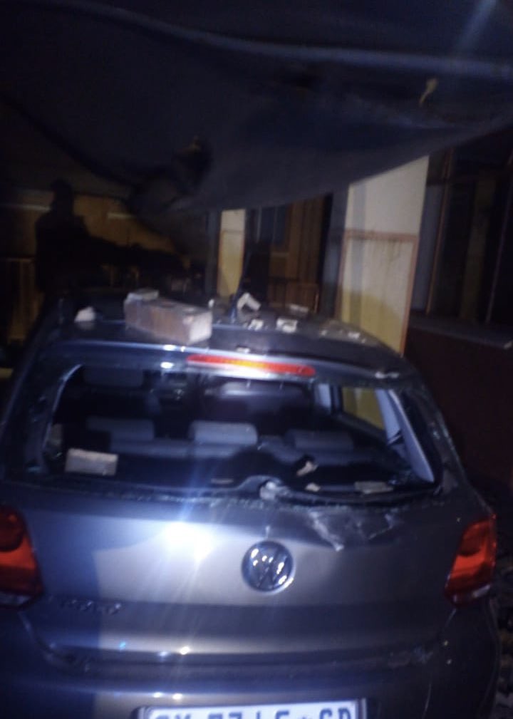 🔴 BREAKING: MULTIPLE REPORTS OF STRUCTURAL DAMAGE IN PARTS OF PRETORIA, DUE TO STRONG WINDS ASSOCIATED WITH STORM | 📸 YUSUF ABRAMJEE