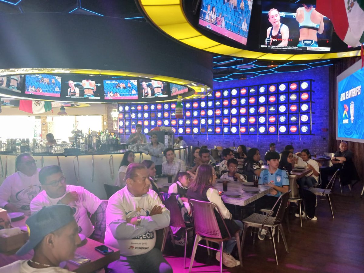 buenrostrochema's tweet photo. Un poco de la experiencia de nuestros aficionados en las convivencias realizadas por nuestros socios comerciales ROSHFRANS y BETCRIS.

Gracias al Bife Sports por las atenciones. Seguimos en la labor a favor de nuestras marcas y la cercanía de nuestro equipo al aficionado https://t.co/BBtSi2YXON